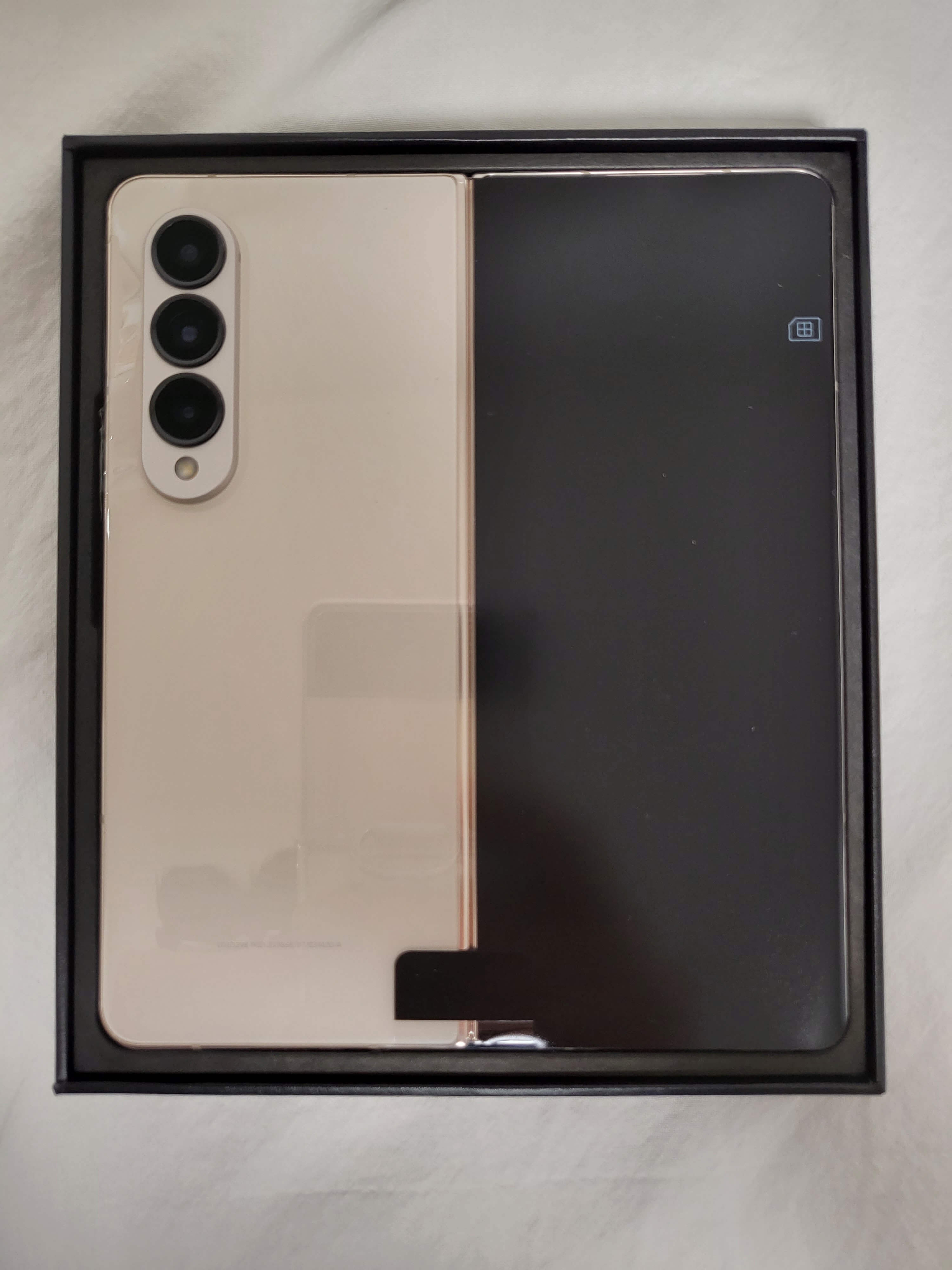 갤럭시폴드4 박스 내부 사진