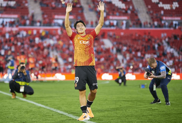 PSG 홈페이지 이강인 사진 이미지입니다.