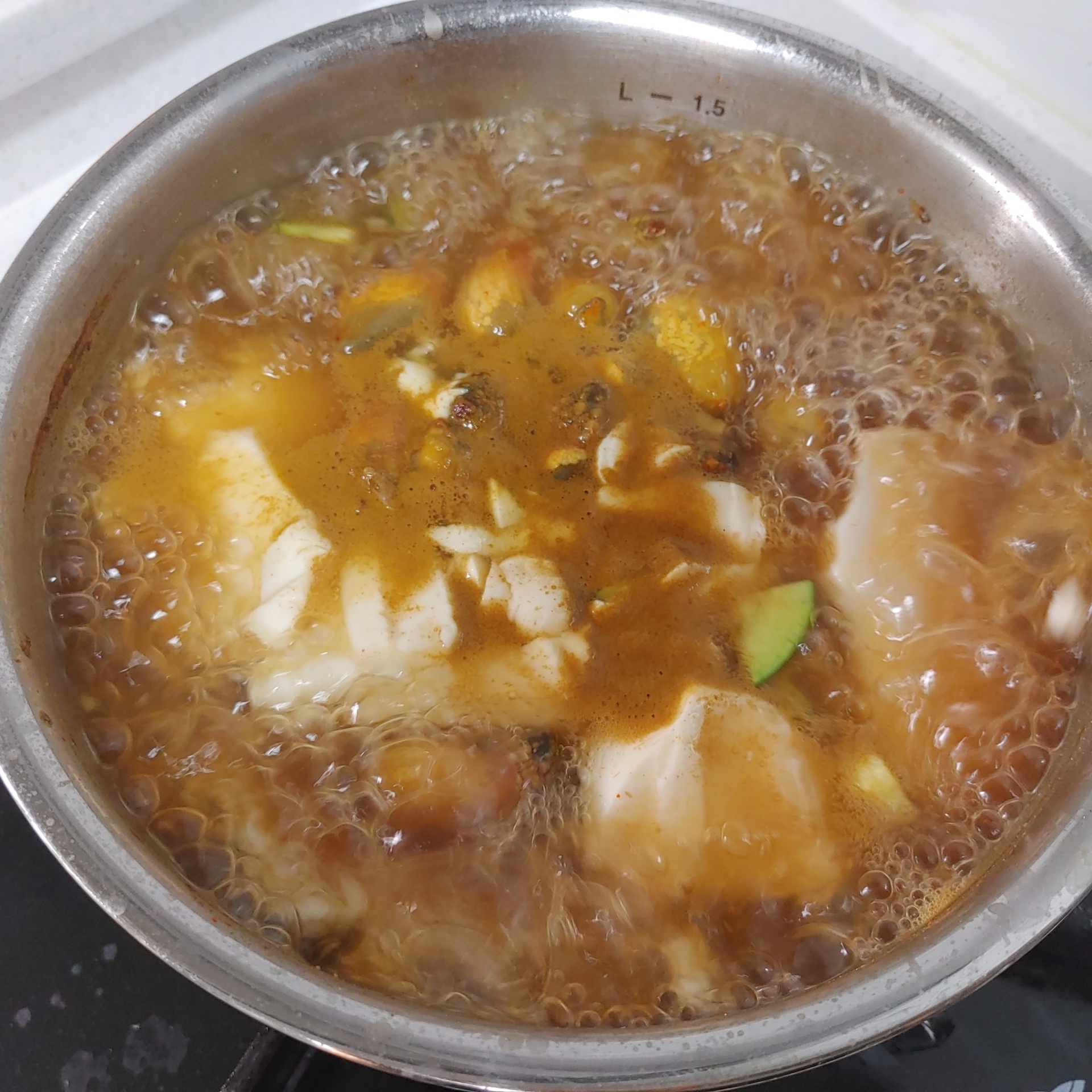 미더덕이 들어간 된장찌개