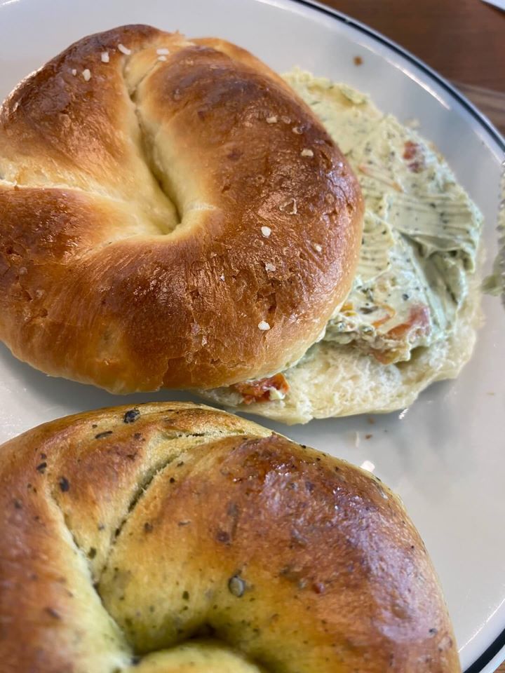 바질-베이글-소금-베이글