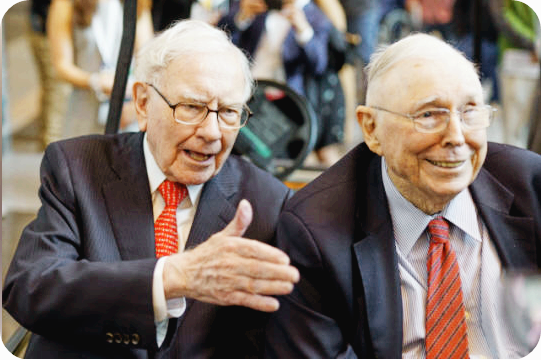 워렌 버핏(왼쪽) 버크셔 해서웨이 회장과 찰리 멍거 부회장.[사진=AP 연합뉴스]