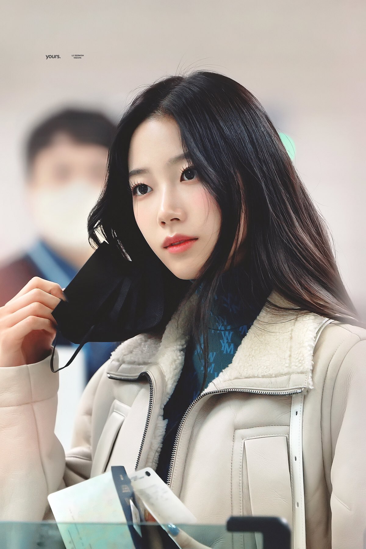 마스크를 벗는 르세라핌 카즈하