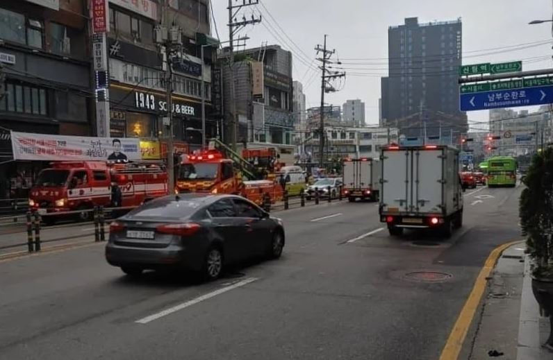 신림역 극단선택 소동 출동한 소방차와 경찰차