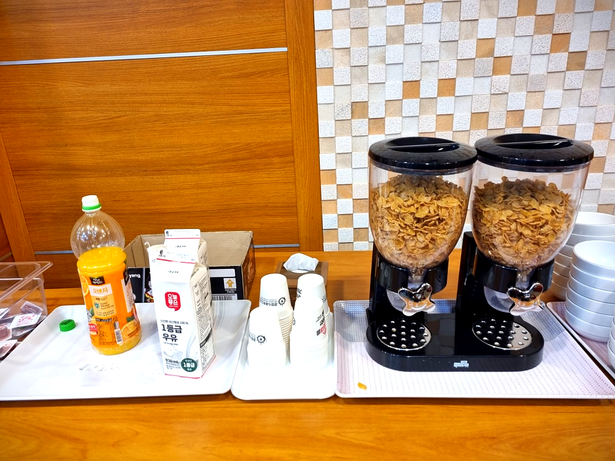 동해 천곡동 코스모스 호텔 후기 | 묵호·추암 이동 편한 5만원대 조식 포함 숙소