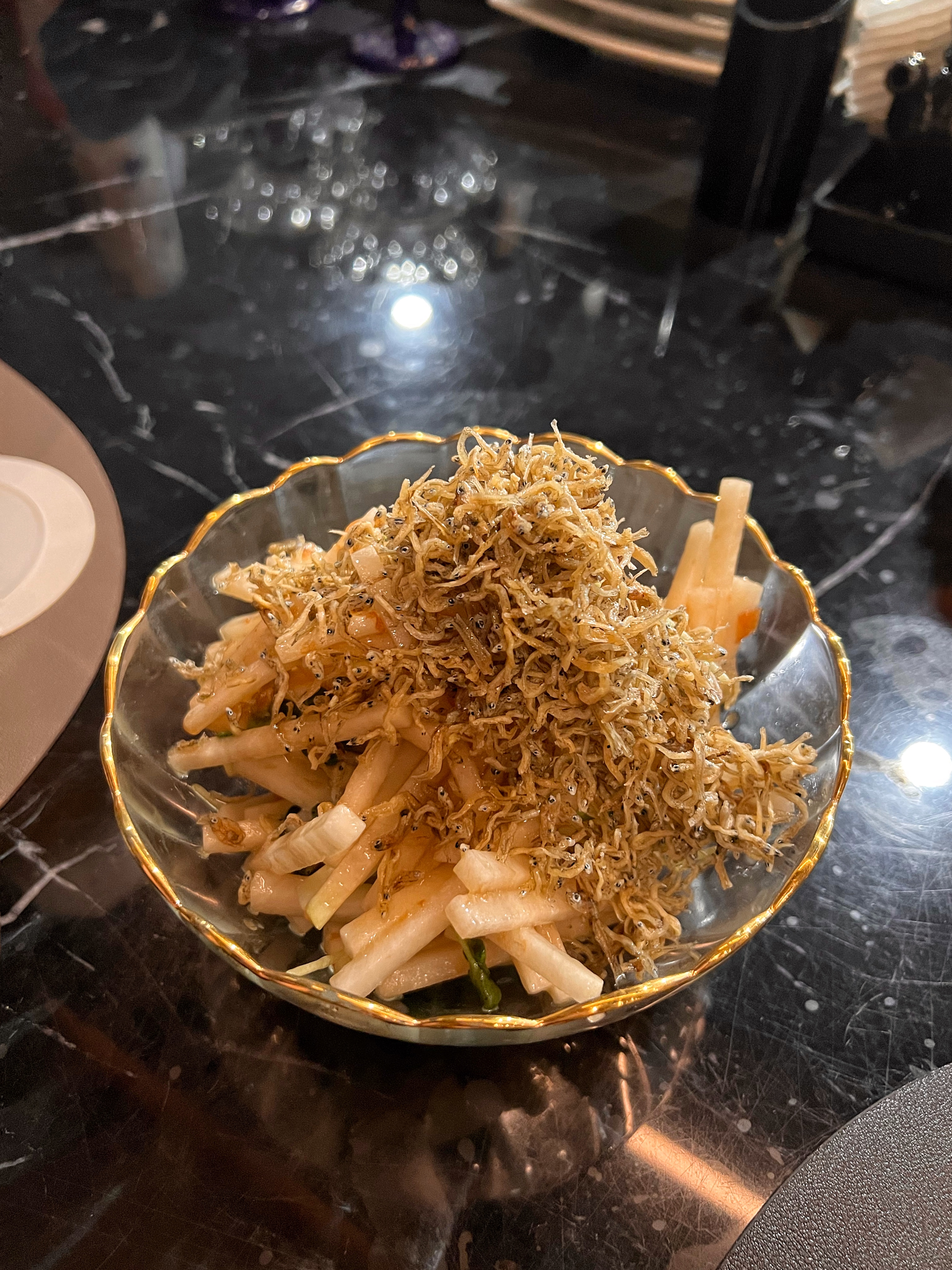 해운대 모즈의 시그니처 다이콘사라다