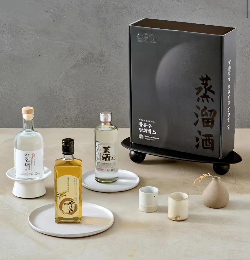 추석 전통주 선물세트&amp;#44; 추석 부모님 선물 추천&amp;#44; 추석 선물 아이템&amp;#44; 프리미엄 막걸리 추천&amp;#44; 성시경 막걸리&amp;#44; 성시경 막걸리 와디즈&amp;#44; 청산녹수 막걸리 세트&amp;#44; 느린마을 막걸리 선물세트&amp;#44; 안동소주 명인 선물세트&amp;#44; 박재서 명인 안동소주&amp;#44; 청와대 안동소주&amp;#44; 아황주 구매처&amp;#44; 아황주 예약 방법&amp;#44; 술담화 전통주 박스&amp;#44; 전통주 구독 서비스&amp;#44; 온라인 전통주 구매&amp;#44; 추석 선물세트 추천&amp;#44; 황금연휴 추석 선물&amp;#44; MZ세대 술 선물&amp;#44; 고급 전통주 선물&amp;#44; 한국 전통주 추천&amp;#44; 추석 인기 술 선물&amp;#44; 부모님 추석 선물세트&amp;#44; 와디즈 전통주 펀딩&amp;#44; 추석 우리술 추천