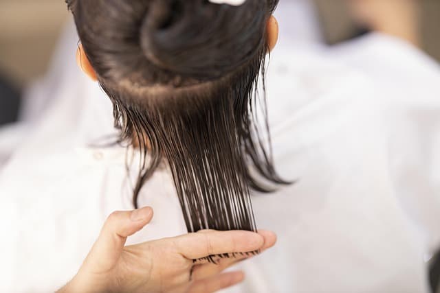 중단발 허쉬컷 헤어스타일&amp;#44; 요즘 가장 세련되고 가벼운 분위기를 만드는 트렌드 컷