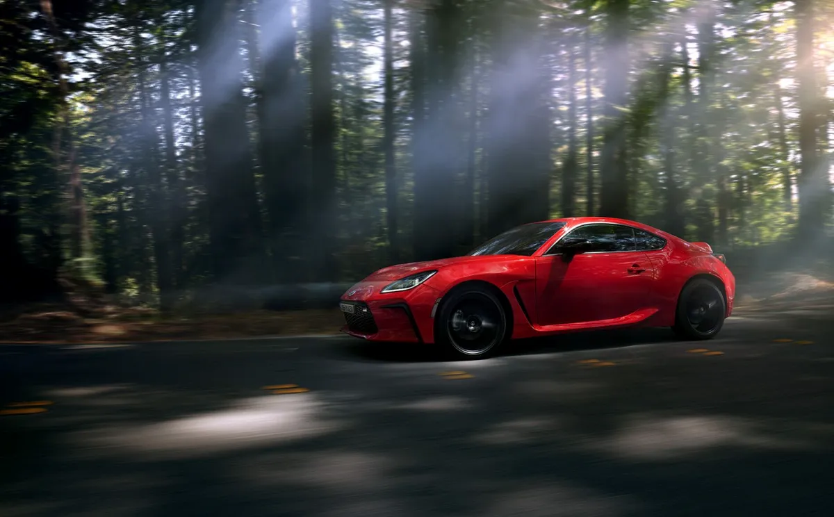 gr86 스포츠카 빨강 사이드뷰