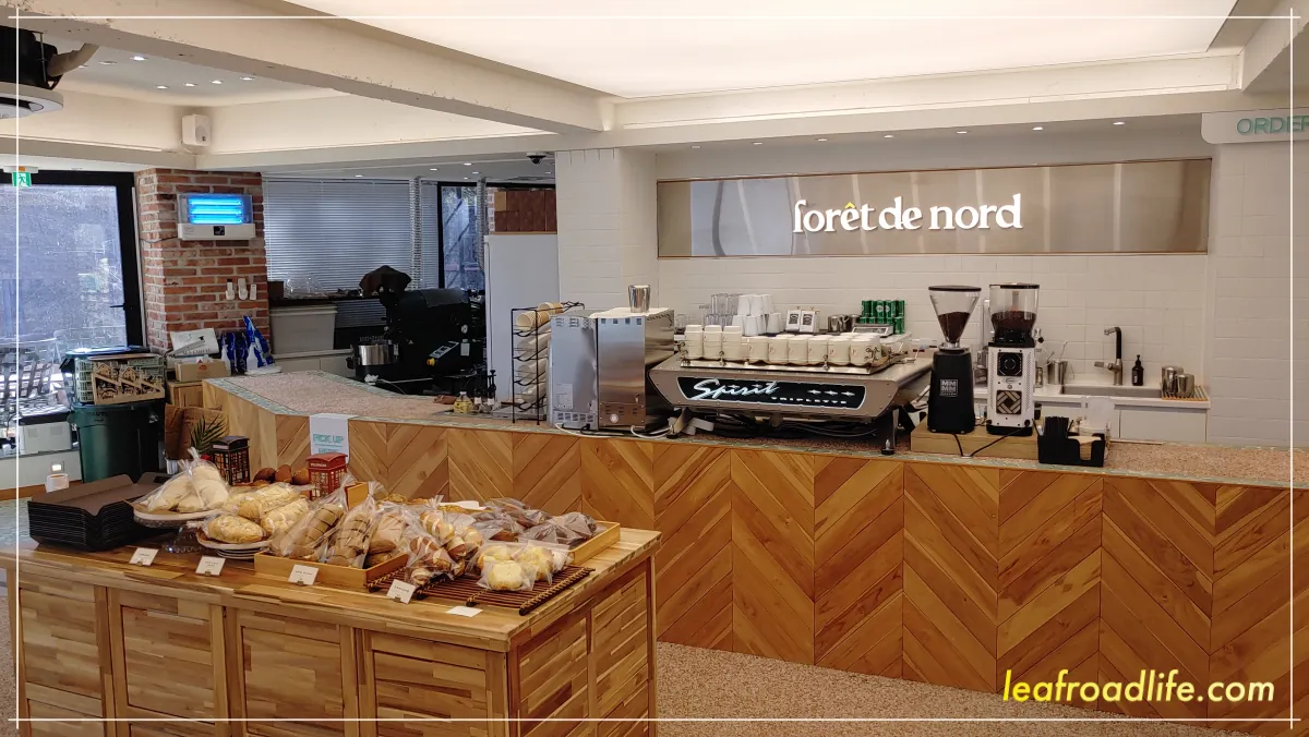 사선대-포레드노드-카페-1층-모습