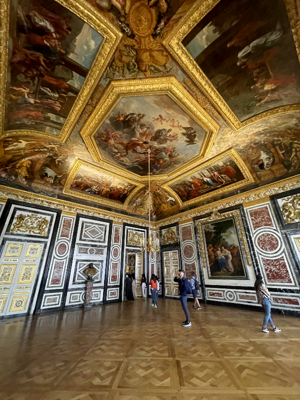 베르사유 궁전 거울의 방 주변 왕의 권위2