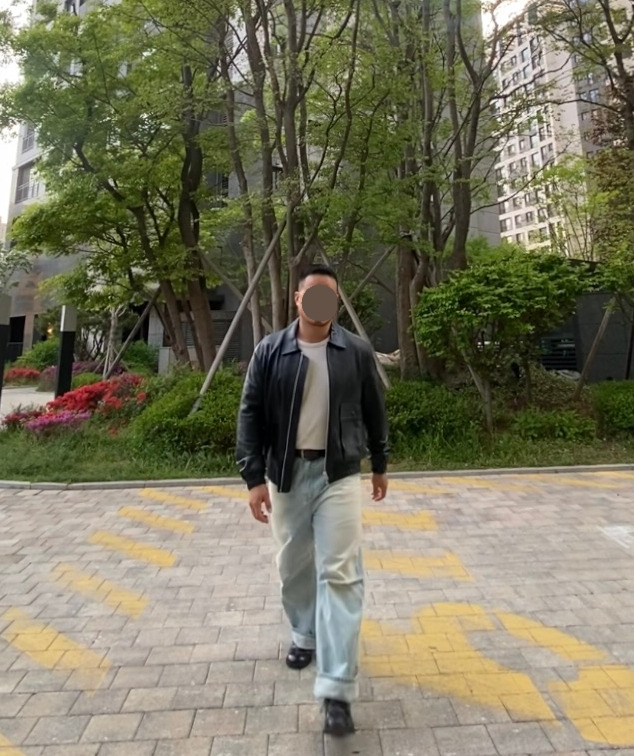 데일리룩('26. 4. 30.)스페로네 스탠다드카라 A-2 레더 재킷, 무신사스탠다드 슬리브티셔츠, 유니클로 레더 벨트, 에러스익셉티드 와이드 연청 데님팬츠, 킨치 shower 808 더비슈즈