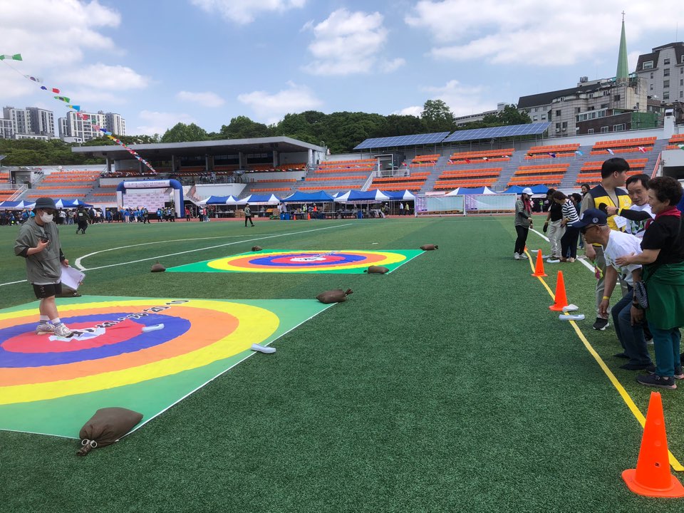 이미지설명: 큰형님왕언니 게임에 참여중인 동작지회원의 모습.