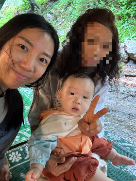 장흥계곡에서 찬솔이, 찬솔이 엄마, 찬솔이 외할머니의 셀카 사진