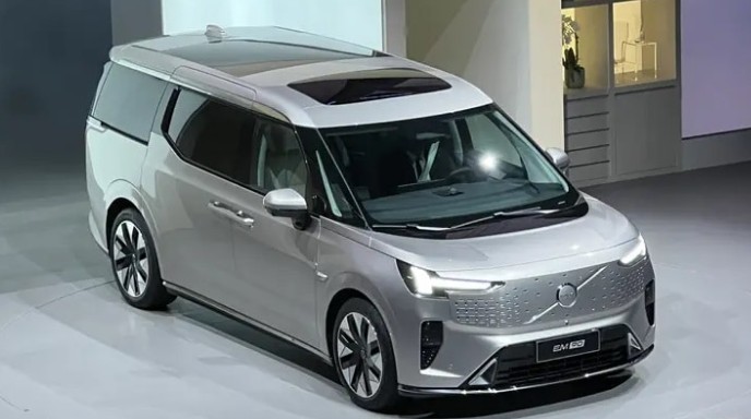 출시가 기다려지는 미니밴 볼보 EM90 제원, 디자인, 성능, 가격