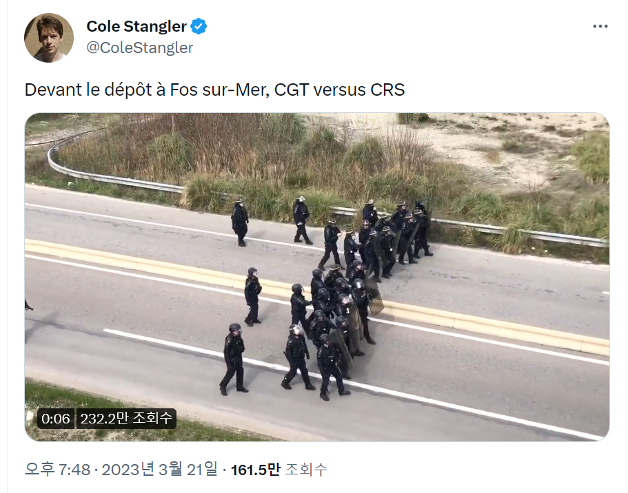 천연가스 보관 노동자들의 기세에 뒤로 물러서는 프랑스 전투 경찰