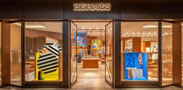 에르메스(Herm&egrave;s)의 기원과 변화를 소개하는 역사 자료 이미지입니다.