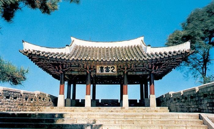 북한에 있는 을밀대