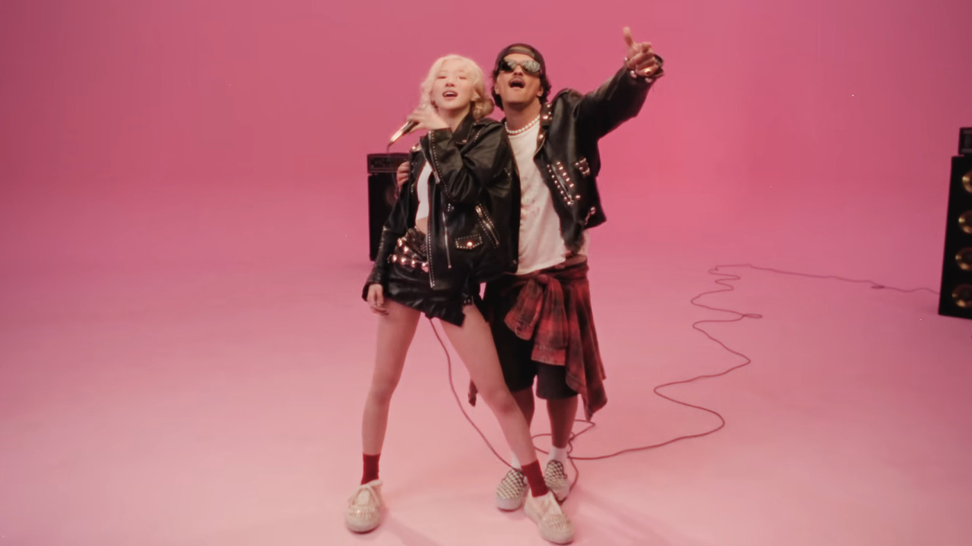 뮤비 속 로제 패션