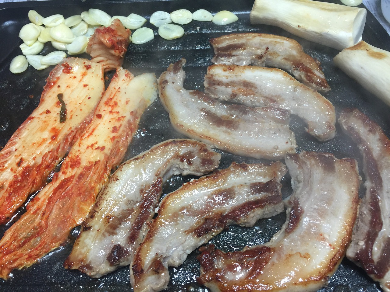 삼겹살 돼지고기 굽는 이미지