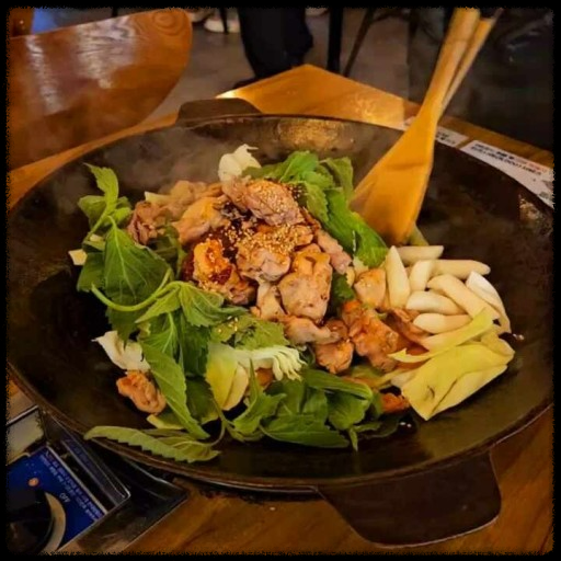 생생정보 기다려야 제맛! 불향 가득한 직화 닭갈비 &ndash; 류몽민 학동역점