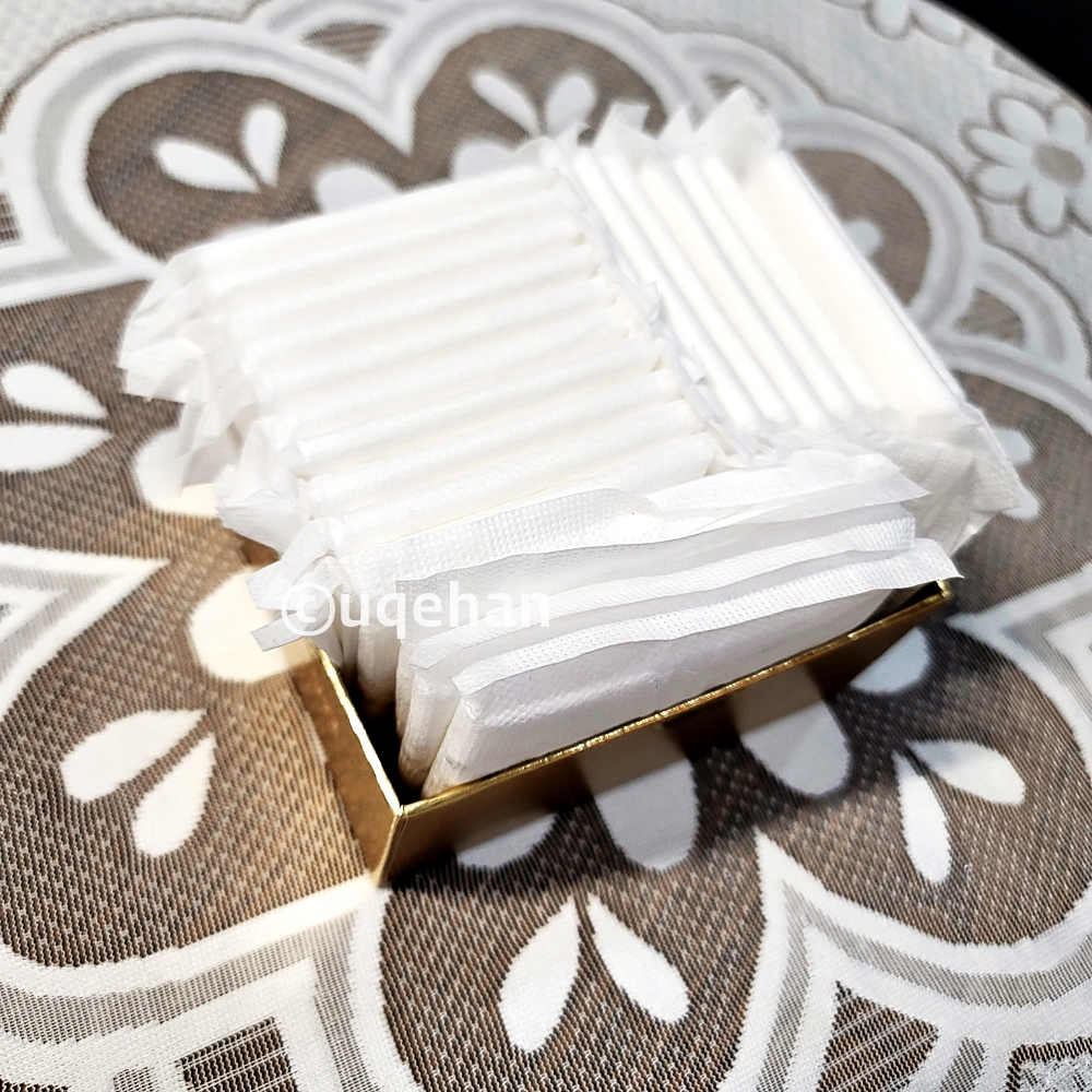 위생용품이 작은 박스에 넣어져있다.