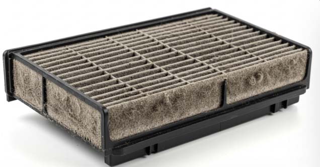 에어컨 냄새의 주요 원인 - 필터 교체 시기를 놓쳤을 때