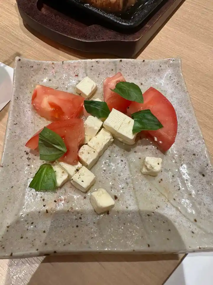 토마토와 치즈 요리입니다