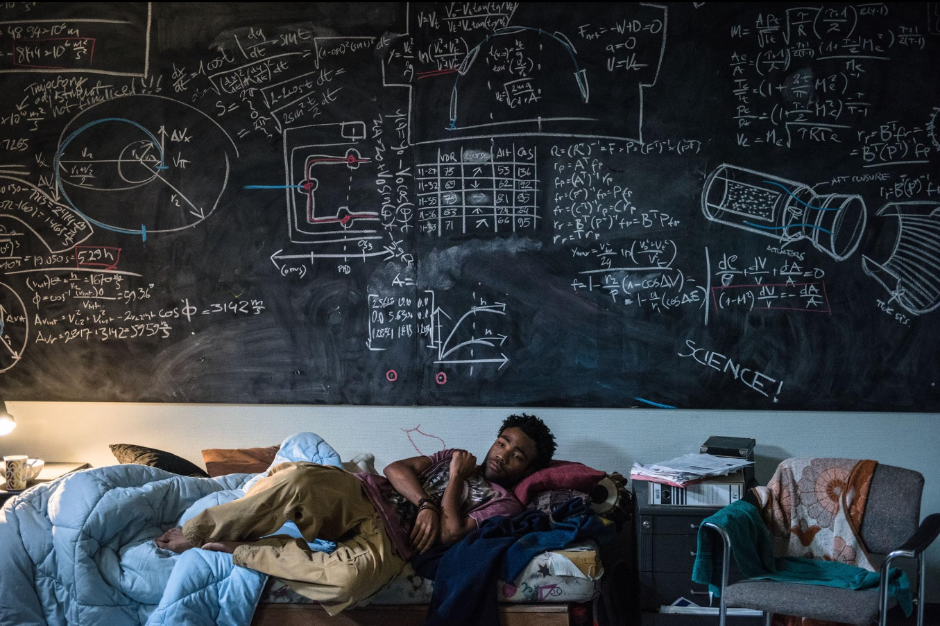 마크 와트니를 구출하는 시간을 단축하기 위해 고민하는 NASA