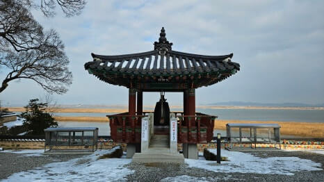 김제 망해사 : 김제평야의 일출과 새만금지구의 일몰이 있는 바다를 바라보는 사찰