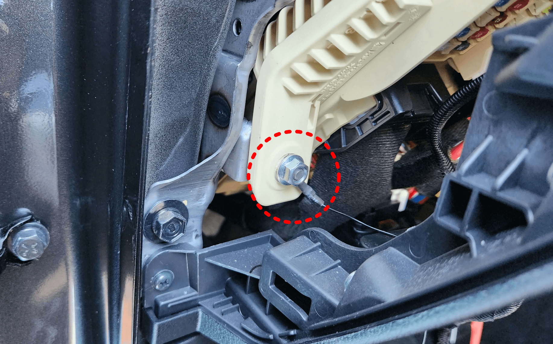 K8차량의 마이너스 볼트연결