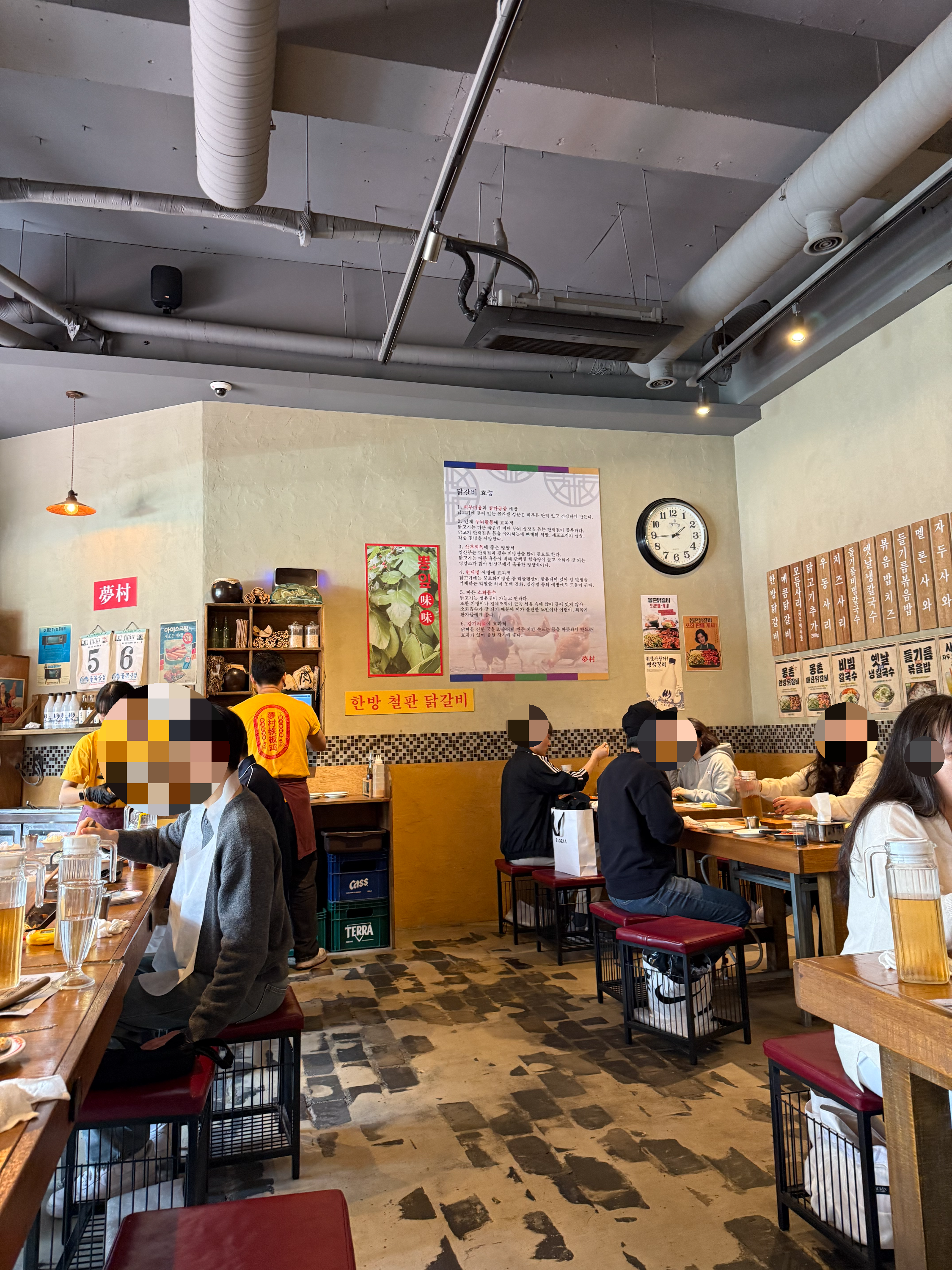 몽촌닭갈비 내부