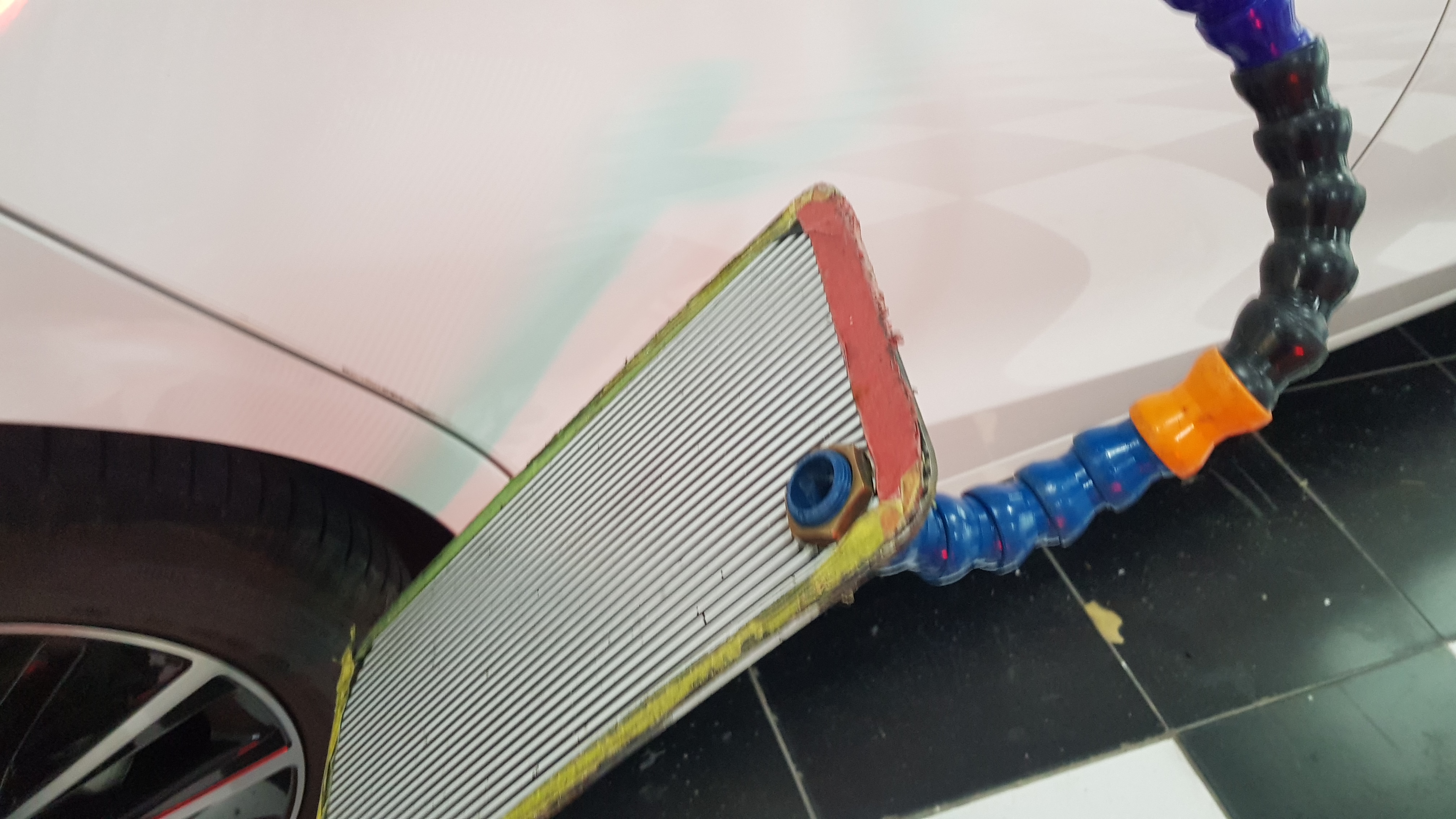 벤츠 뒷휀다 작업중