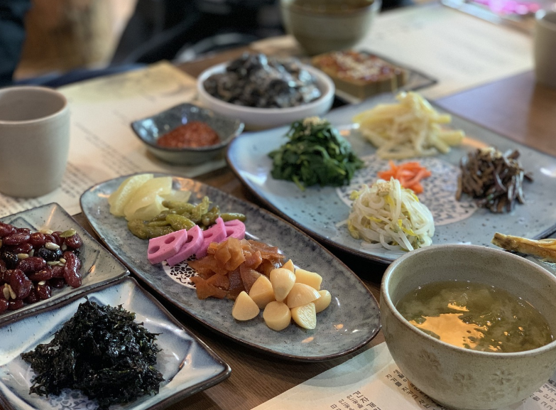 한국인의 따듯한 정서가 담긴 안부 인사 문화-"밥 먹었어?"는 그냥 인사가 아닙니다.