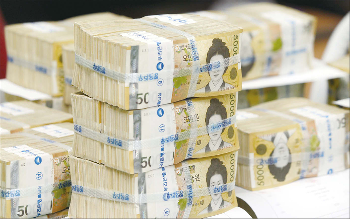 주요 선진국 재정이 악화일로를 걷는 가운데, 제로 성장이 예고된 우리나라도 확장재정에 따른 재정건전성 우려가 확산하고 있다.