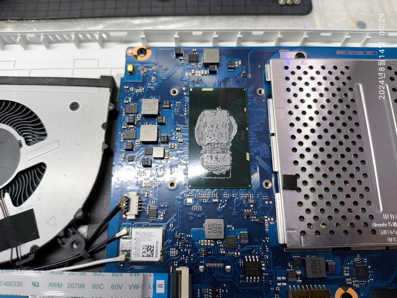 굳은 서멀을 닦아내고