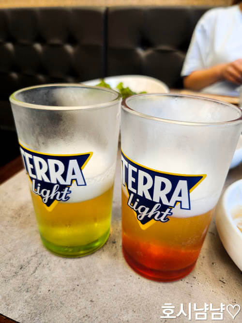 화로구이 소요일 시원한 맥주잔