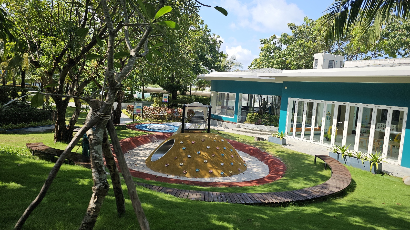 체크인 절차를 진행하며