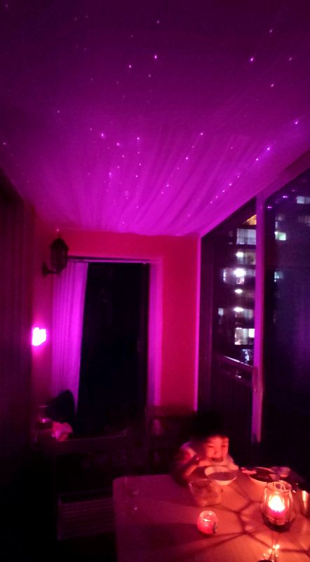 베란다에서 저녁 먹는 쿠웅이