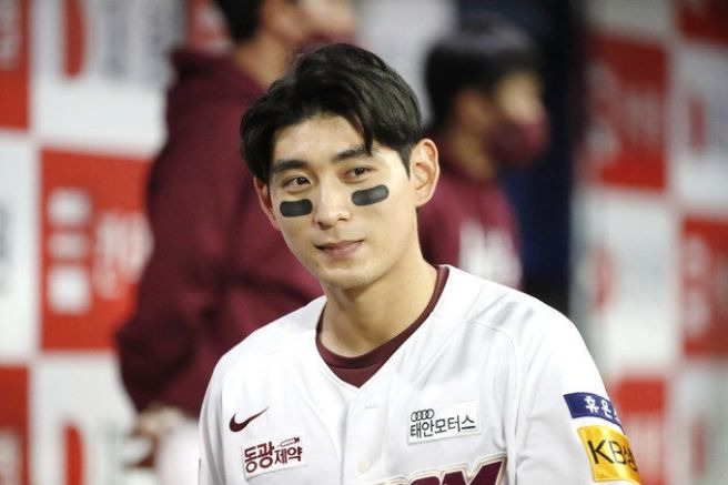 이정후 나이 프로필 학력 고향 가족 기록 연봉 300억의 가치: 타율 0.404 미친 반등 비결 총정리