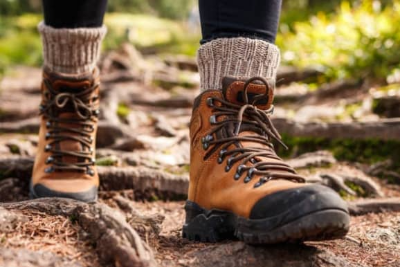 가을 산행을 위한 등산화 선택 가이드