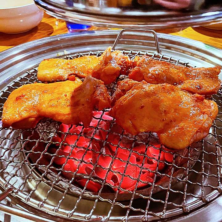 식객 허영만 백반기행 박은영 편 숯불 닭갈비 닭목살 닭발 비빔 막국수 묵밥 관악 신림 맛집 소개