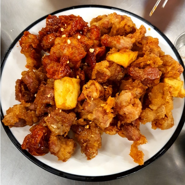 고인돌 닭똥집 모듬
