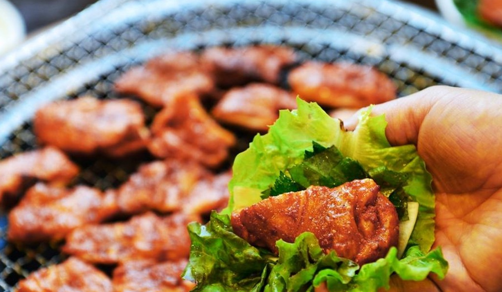 [6시 내고향] 춘천 닭갈비골목&amp;#44; 숯불닭갈비 가게&amp;#44; 철판 옛날닭갈비 택배주문가게 정보