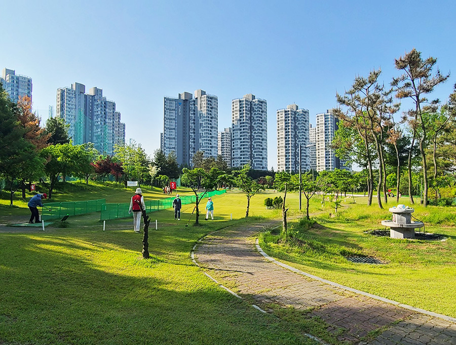 청주 호미골파크골프장. 청주시 상당구 용정동 25 (호미골체육공원 내)