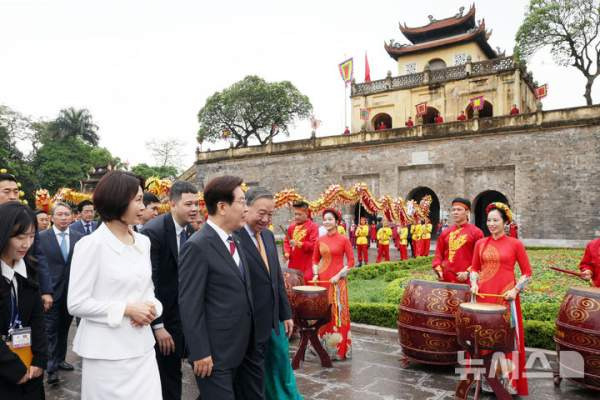 이 대통령 탕롱황성 친교 행사와 태극기 패션 외교의 핵심 정리: 베트남 순방 마무리