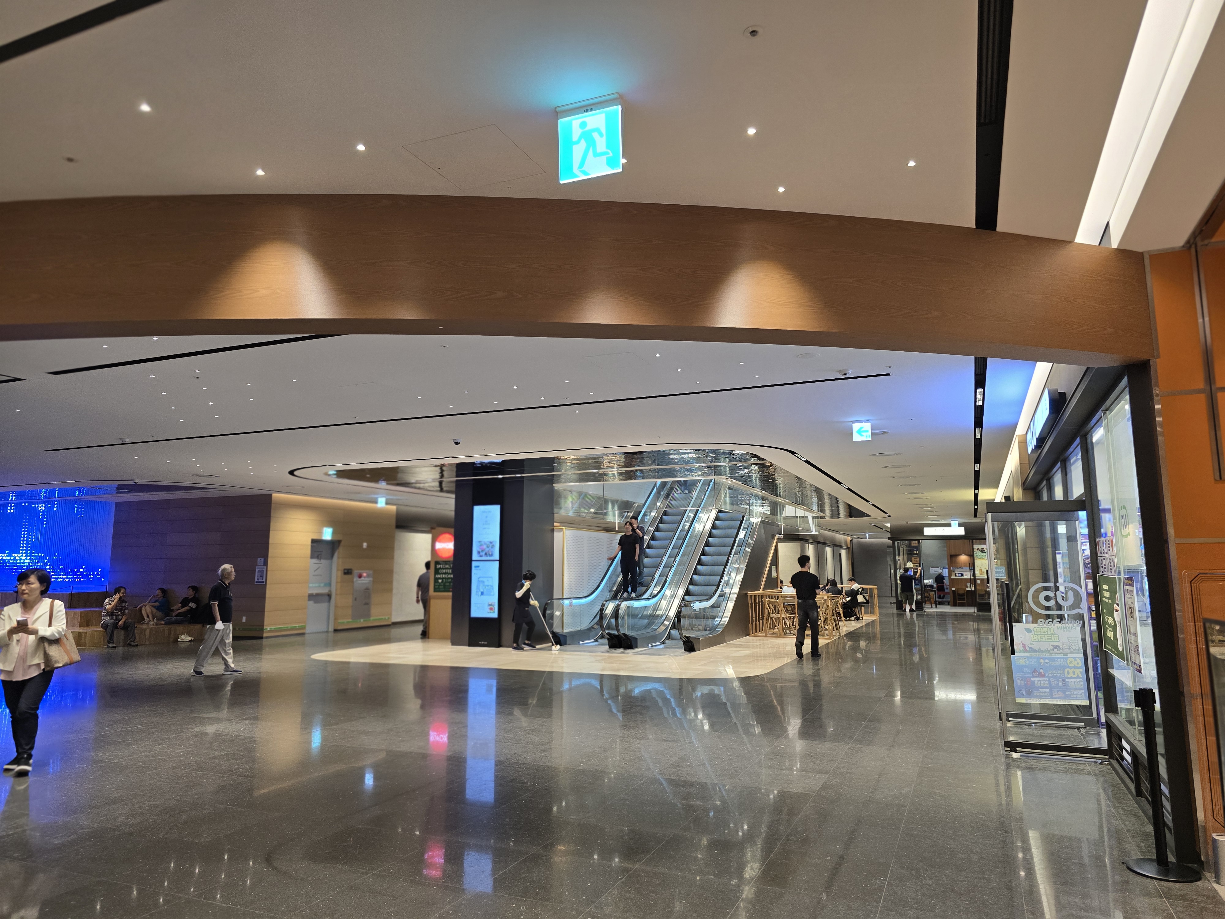 여의도 북카페 TP타워애 아크앤북 입구