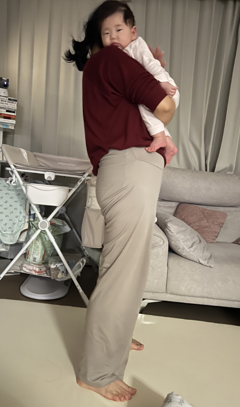 허리통증을 악화시키는 아기 안고 재우는 습관