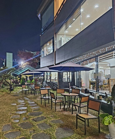 한강한정식입구옆