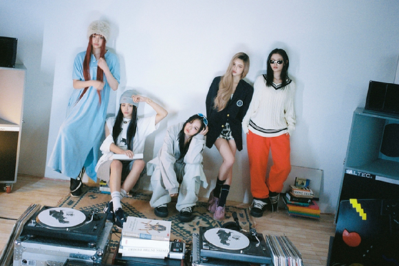 뉴진스 단체 콘셉트 포토 [사진=어도어]