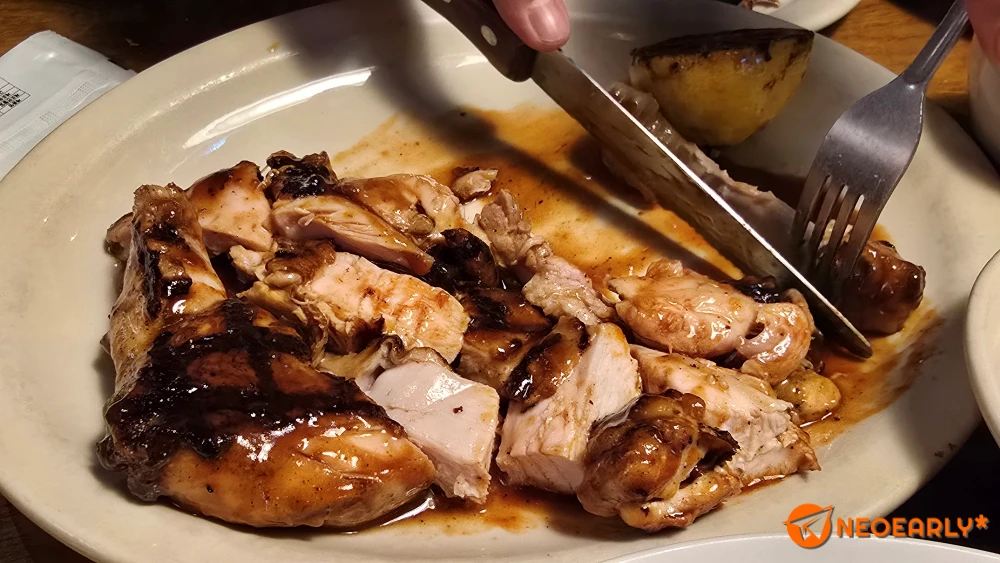 해체된 브릭BBQ치킨이에요.